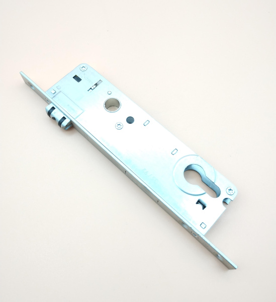 REZE Замок однозапорный с роликовой защелкой и ригелем 351692